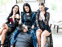 Reagan Foxx, Crystal Rush And Kenzie Love Get Their Mature Pussies Drilled