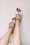 Mom sexy feet and smelly heels????