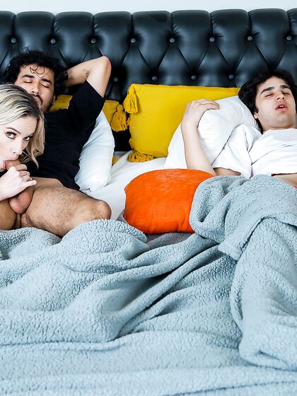 Blonde-haired Nymphs Slimthick Vic And Lindsey Lake Get Nicely Fucked