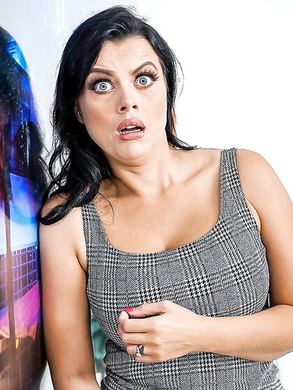 Lustful MILF Nadia White Gets Anal Pounding She's Been Craving For