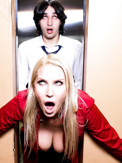 Amazing Elevator MMF Threesome With Vanessa Cage