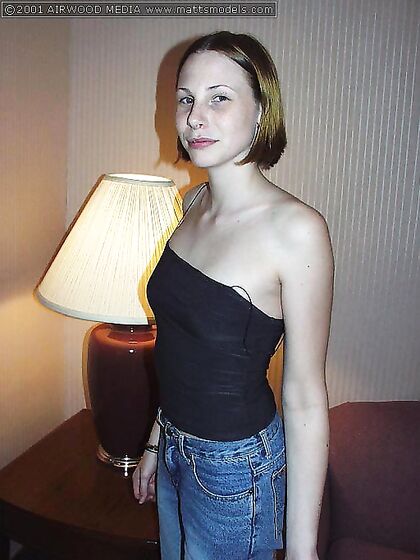 Amateur Kitty Vanessa Mackenzie With Cute Face Shows Her Tits And Pussy
