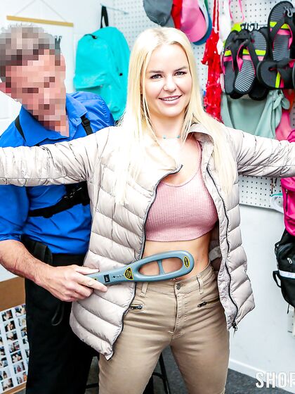 Blonde Klepto MILF Slimthick Vic Shagged By Cocky LP Officer