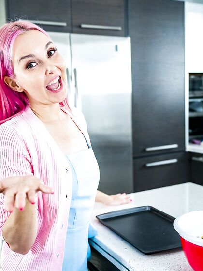 Smiley Pink-haired MILF Aaliyah Love Gets Pounded In POV