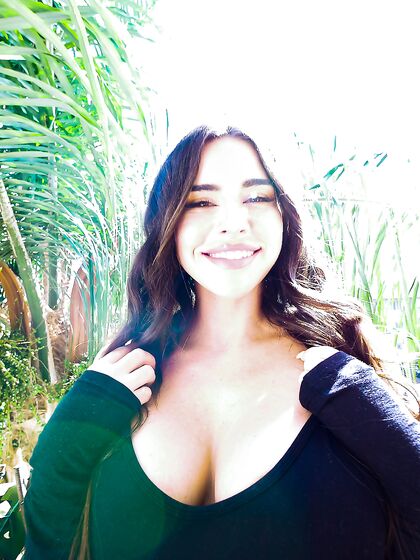 Raven-haired Bombshell Suttin Can't Wait To Get Fucked