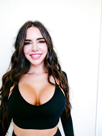 Raven-haired Bombshell Suttin Can't Wait To Get Fucked