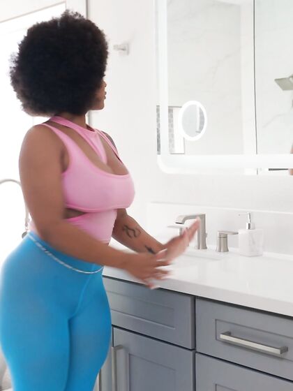 Thick Ebony Avery Jane Smiles While Sucking And Riding White Cock