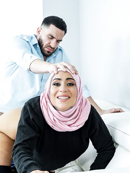 Bootylicious Arab MYLF Carmela Clutch Gets Fucked Balls Deep