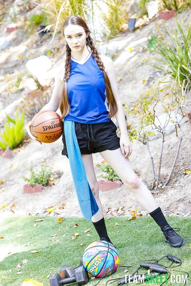 Sporty Babes Destiny Cruz, Hazel Moore And Naudi Nala Get Pounded In POV
