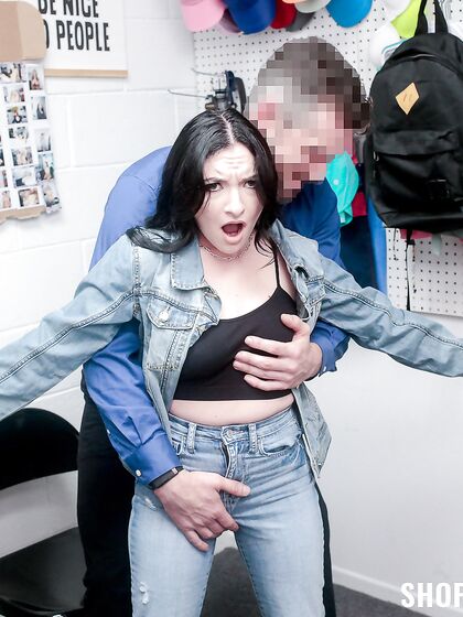 Leia Rae And Jamie Michelle Share Thick Throbbing Cock