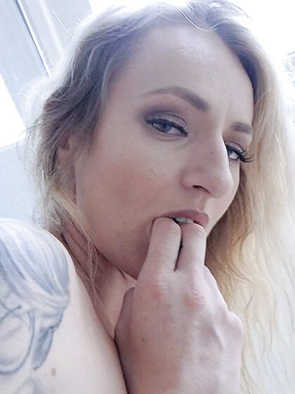 Tattooed MYLF Natasha Starr Takes Young Dick Deep In Her Trimmed Cunt