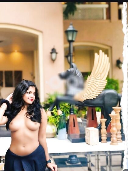 Hot Desi girl fully nude