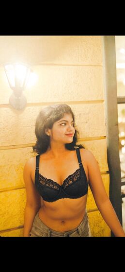 Hot Desi girl fully nude