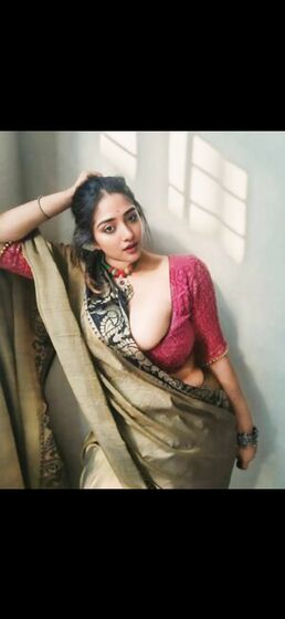 Ananya advani hot big boobs