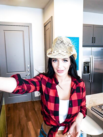 Raven-haired Cowgirl Alexa Payne Smiles As Long Prick Drills Her Wet Coochie