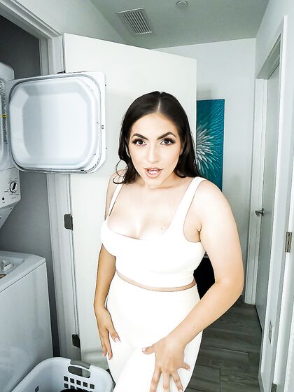 Brown-eyed MILF Valentina Bellucci Gets Pounded In POV