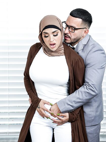 Arab Hoe The Official Egypt Gets Fucked Through The Hole In Her Lingerie photos (Theofficialegypt)