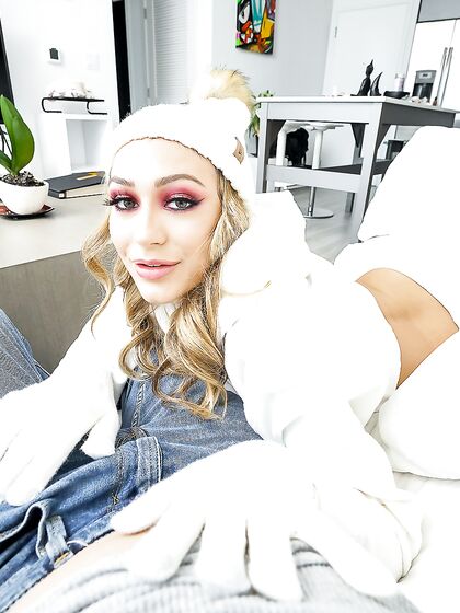 Seductive Blondie Ana Rose Gets Pleasantly Fucked In POV