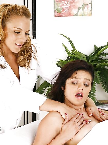 Hot Lesbians Kira Lynne And Sadie West Play With Dildo And Ride Sybian Together