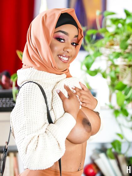 Black Arab MILF Lily Starfire Sucks And Rides White Pecker In POV