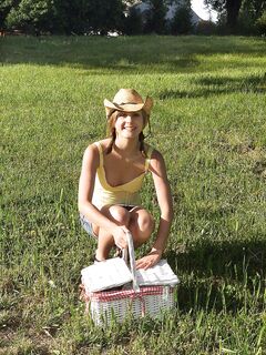 Devilishly Attractive Girl Nadia Taylor Gets Nude And Fucks The Corn On Picnic