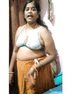 Indian son capture his sexy Tamil mom pic in bra