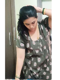 Shanthi Telugu mom son capture his sexy mom expose pics