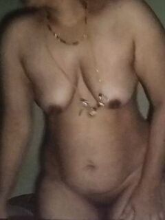 Desi hot wife showing her boobs