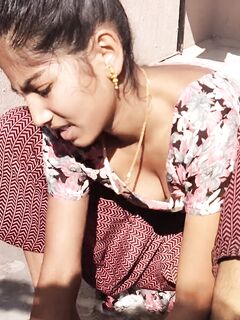 Cleavage bhabhi