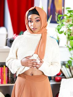 Black Arab MILF Lily Starfire Sucks And Rides White Pecker In POV