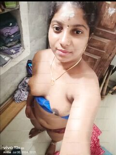 Tamil young wife topless show