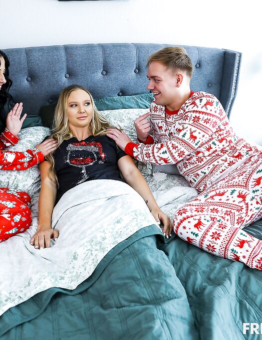Paisley Porter And Vanessa Marie Get Pleasantly Fucked By The Christmas Tree