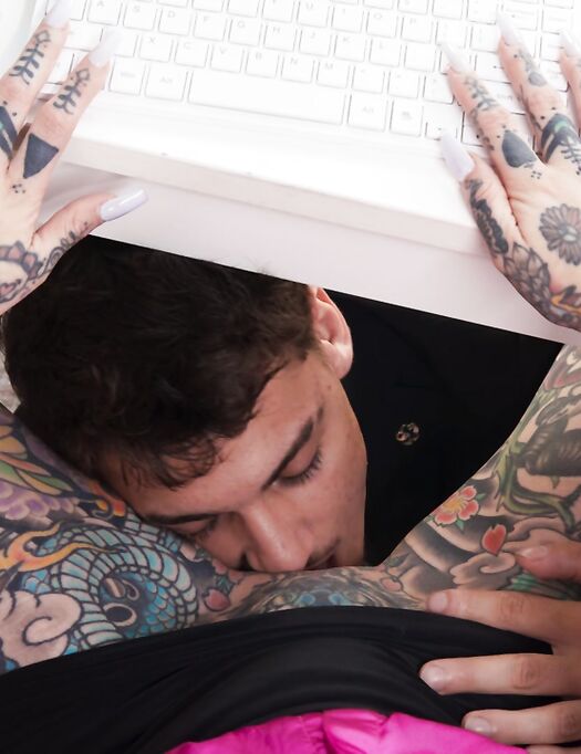 Fully-tattooed Bitch In High Heels Takes Hard Prick Deep Inside photos (Tiger Lilly)