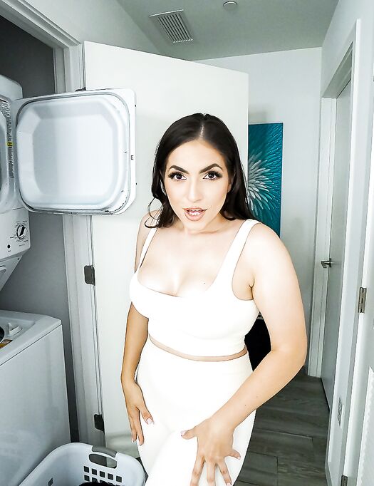 Brown-eyed MILF Valentina Bellucci Gets Pounded In POV