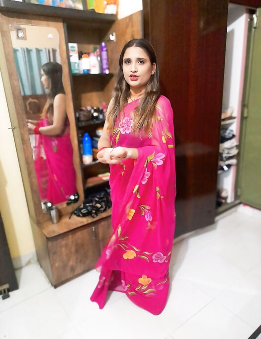 Sexy saree bhabhi aunty