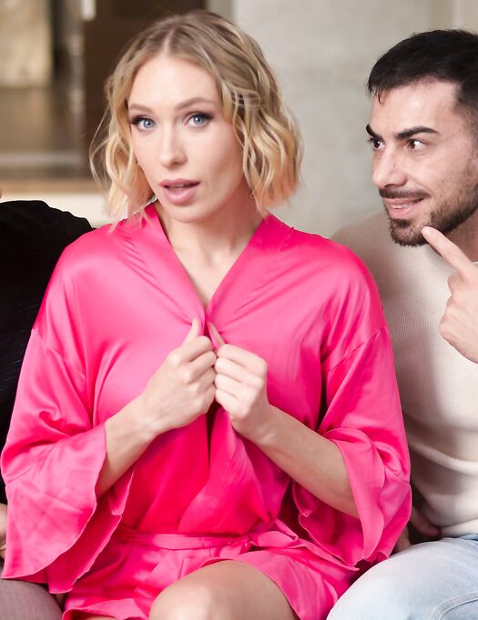 Angelika Grays Shows Off Her Mind-blowing Anal Riding Skills