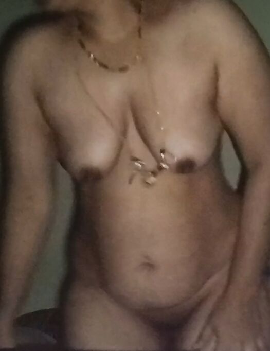 Desi hot wife showing her boobs