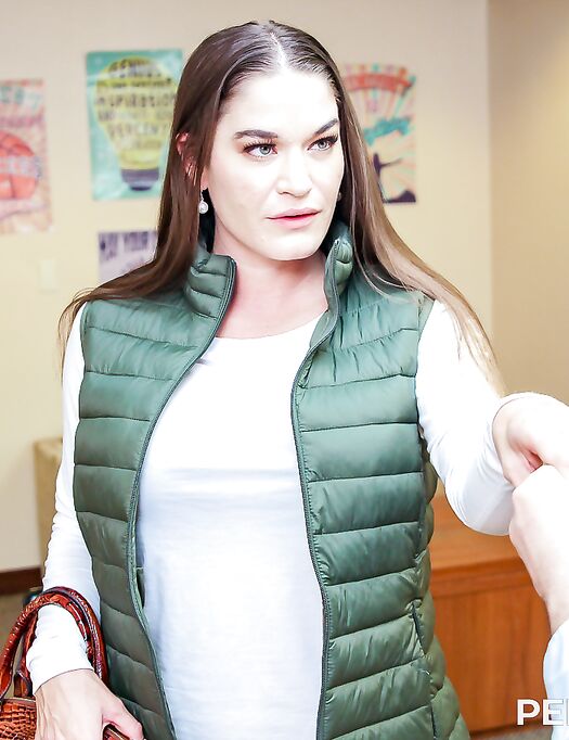 Wild Mommy Kendra Heart Gets Fucked At Principal's Office