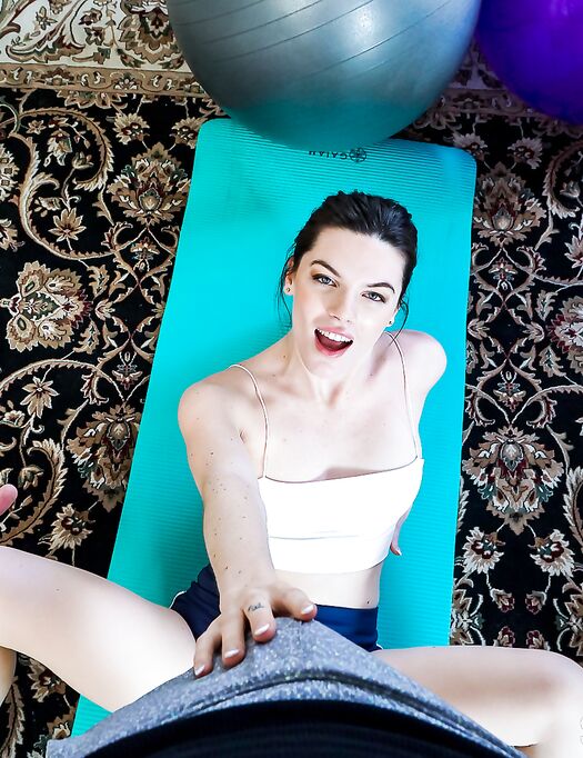 Fiona Frost Rides Big Throbbing Cock Through The Hole In Her Yoga Pants